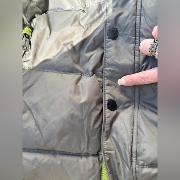Orvis Gray Puffer Vest with Green Accents - Picture 3 of 3
